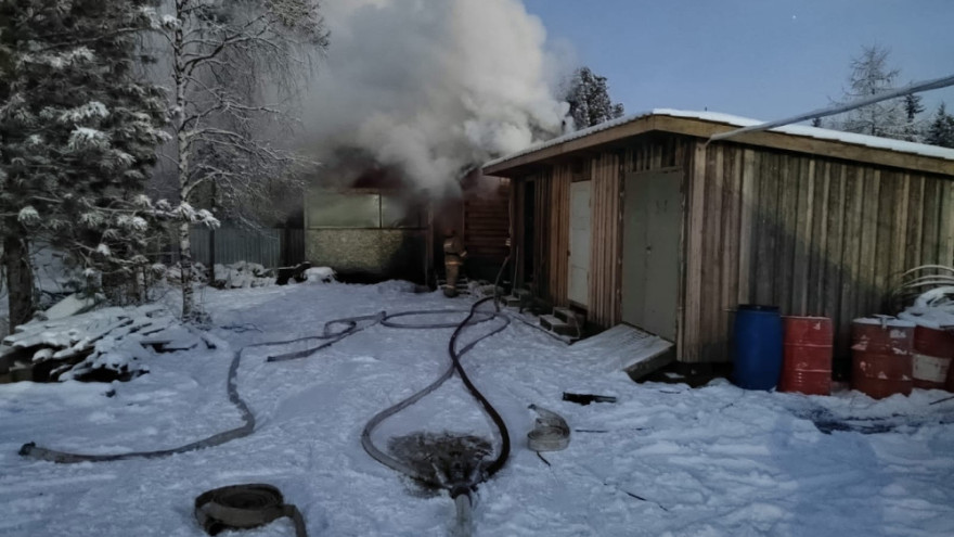 Ночной пожар: огнеборцы потушили жилой дом в ямальской глубинке
