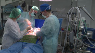 Югорские хирурги впервые сделали уникальную операцию по пересадке части сердца