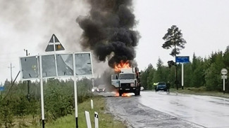 В Губкинском произошло возгорание грузовика 