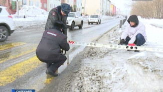 Заваленные грудами снега и льда тротуары Салехарда стали поводом для рейда «фронтовиков» и дорожной полиции