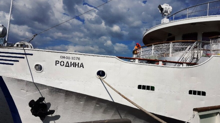 В Салехард из Омска отправился легендарный теплоход «Родина»