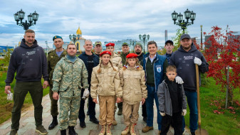 Дмитрий Артюхов присоединился к акции «Сад памяти» в Салехарде