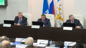 Парламентарии трех Дум провели заседание Совета законодателей на Ямале