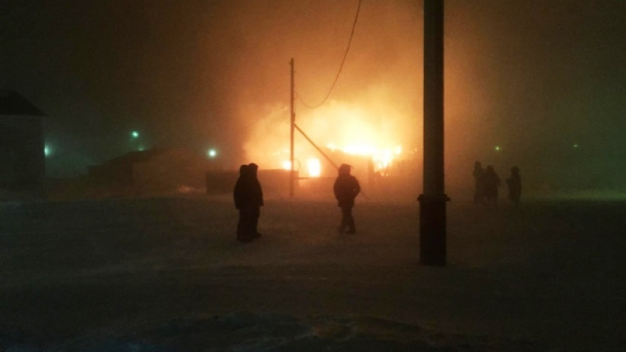 В поселке Сюнай-Сале полностью сгорел жилой дом