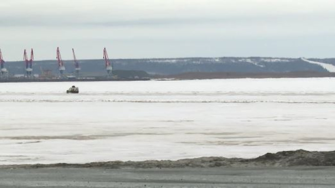Обустройство "зимника". Ледовая переправа обь. Мост салехард лабытнанги 2022. Камеры переправа салехард лабытнанги. Лабытнанги зимой.