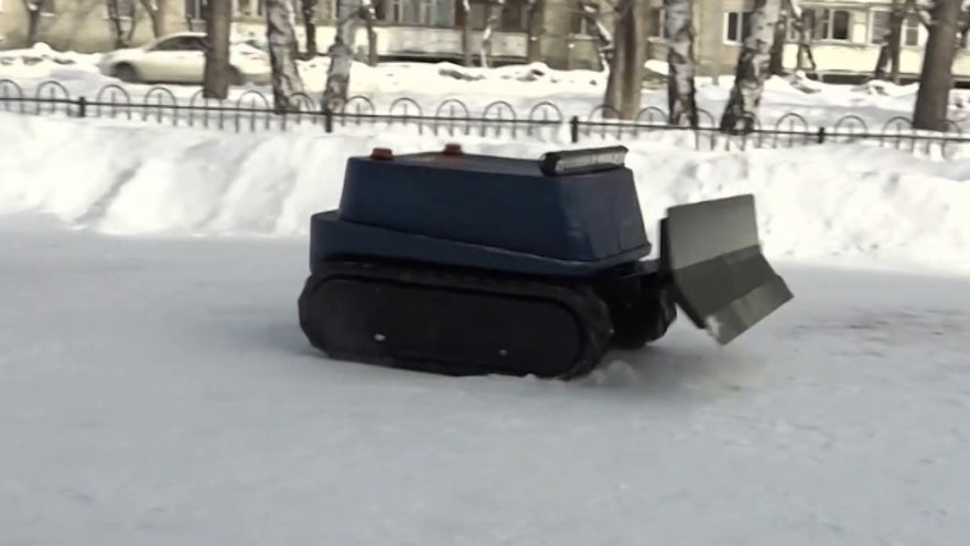 Над созданием робота-снегоуборщика работают студенты в Тюмени