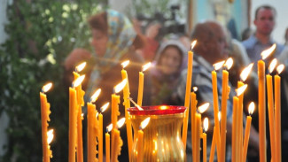 Православные верующие отмечают День Святой Троицы