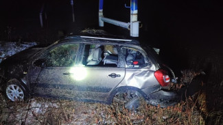 Kalina перевернулась на трассе под Муравленко: есть пострадавший