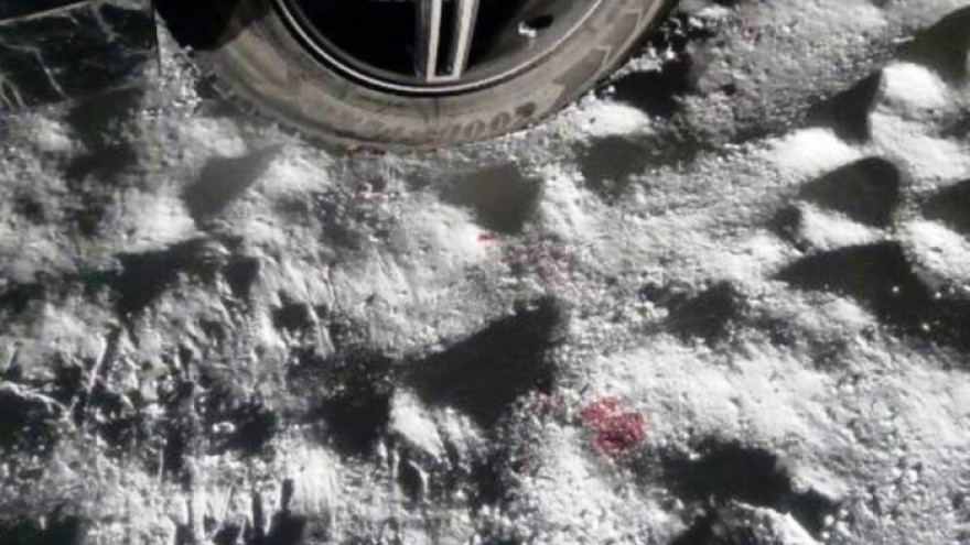 На Ямале женщина, поскользнувшись, попала под колёса автомобиля