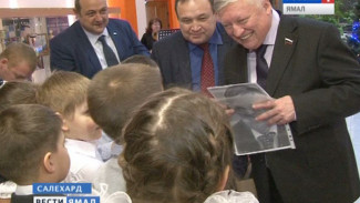 Анатолий Карпов лично прибыл в Салехард, чтобы поздравить Полярную шахматную школу с 15-летием