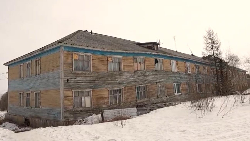 Владимир Путин поручил обратить внимание на расселение аварийного жилья в Арктике