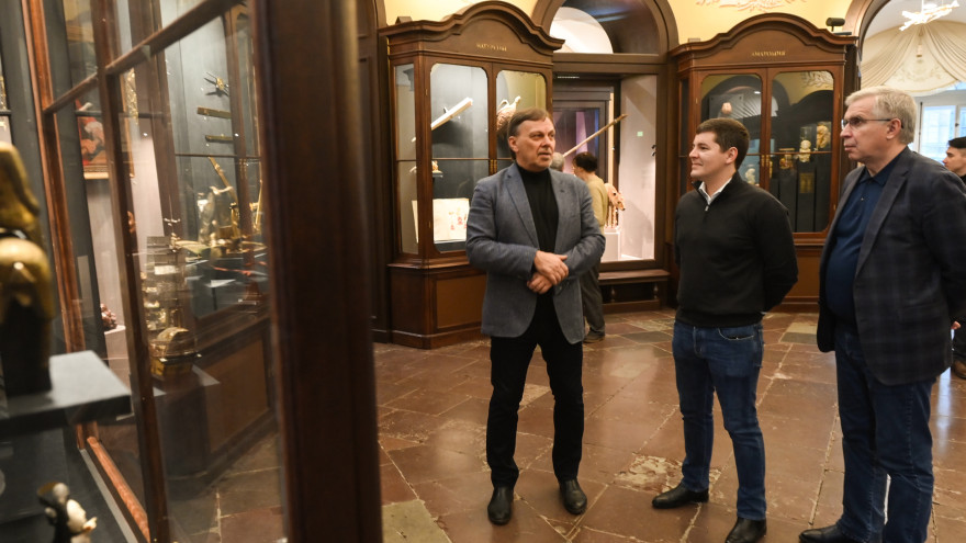 Дмитрий Артюхов обсудил с директором Кунсткамеры перспективы сотрудничества