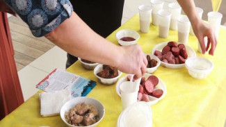 Гуляш и сосиски из оленины. Детей в учреждениях Нового Уренгоя планируют кормить северными деликатесами