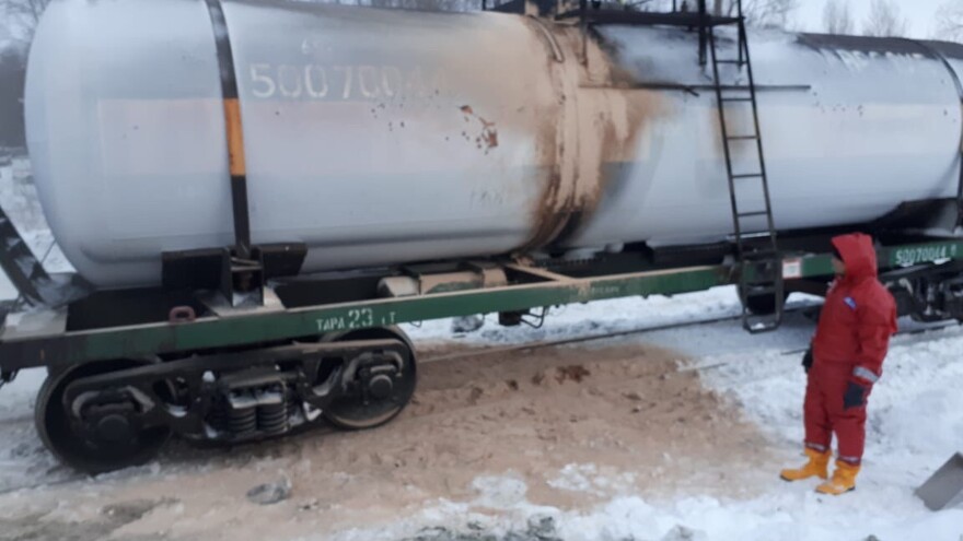 На Ямале произошла утечка газоконденсата из вагона-цистерны