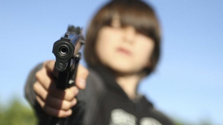 В Новом Уренгое подростки обстреляли 11-летнего мальчика и угрожали зарезать