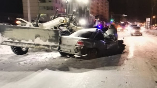 В Новом Уренгое пьяный водитель врезался в автогрейдер (ВИДЕО)
