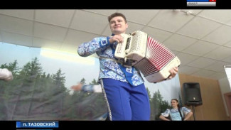 В Тазовском на всех избирательных участках проходят концертные программы
