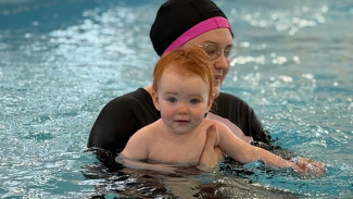 В воду с мамой: в салехардском «Доверии» открыли грудничковое плавание