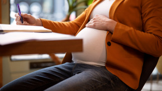 Студентки ЯНАО получат до 171 тысячи рублей по беременности и родам