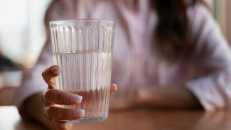 Живая или мертвая: врачи ЯНАО объяснили, полезно ли пить дистиллированную воду 