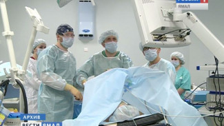 Салехардские врачи провели уникальную операцию на щитовидной железе