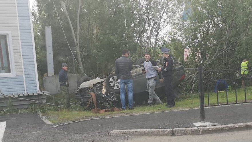 В Салехарде водитель сбежал с места ДТП, бросив машину