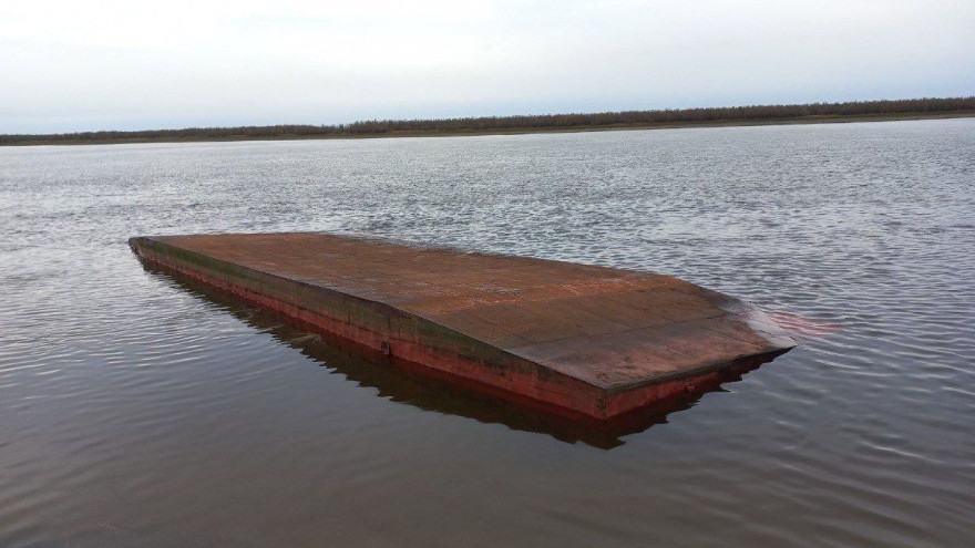 В Шурышкарском районе затонул катер, перевозивший стройматериалы из Приобья в Мужи