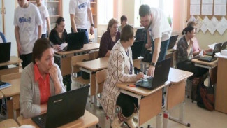 Панаевских пенсионеров обучают компьютерной грамотности