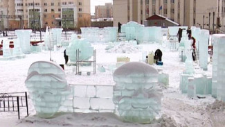 Недолговечная античность: в Салехарде стартовал ежегодный фестиваль ледовой скульптуры