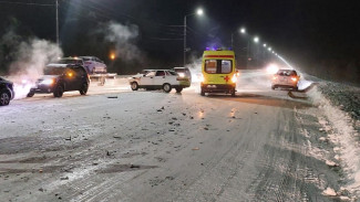 В массовом ДТП в Салехарде пострадали 2 человека ВИДЕО