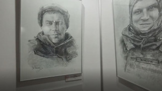 «Герои нашего времени»: в Салехарде открылась выставка, посвященная участникам СВО
