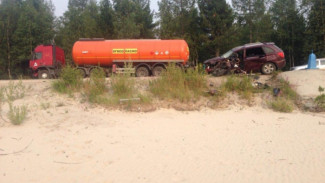 Сегодня на трассе Коротчаево - Тазовский иномарка столкнулась в грузовиком. Есть погибший