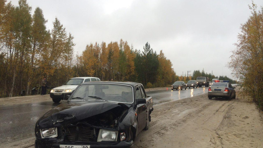 На трассе Сургут-Салехард водитель не справился с управлением и опрокинул машину, есть пострадавшие