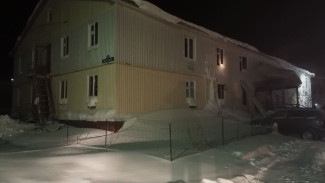 На Ямале при тушении пожара в жилом доме огнеборцы нашли тело мужчины