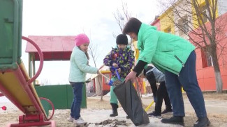 От мала до велика. В Тарко-Сале прошел массовый субботник