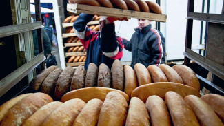 Ямальский предприниматель-альтруист доставляет хлеб на дом