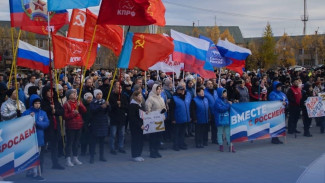 «Своих не бросаем! Мы вместе!»: в Салехарде прошел митинг в поддержку Донбасса, Запорожья и Херсона
