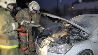 За ночь на Ямале горело два авто