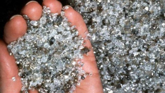 В небольших пробах лавы - сотни алмазов! На Камчатке вулкан извергался драгоценными камнями