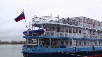 Первый пошёл: «Северная сказка» пришвартовалась в полярной столице