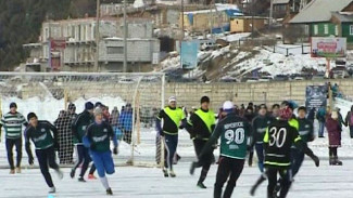 В Иркутске устроили футбольный матч городского чемпионата прямо на льду Байкала