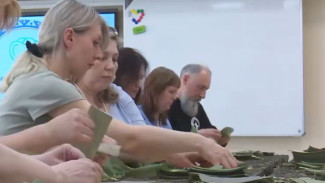 Волонтеры из Лабытнанги  в этом году передали на передовую 29 маскировочных сетей