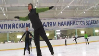 Ласточка, волчок, прыжок: для юных фигуристов Ямала прошел ледовый мастер-класс