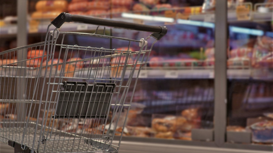Наживались на покупателях: в Надыме владелец магазина завысил цены на продукты питания
