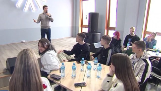 Дмитрий Артюхов рассказал белгородским детям о Ямале