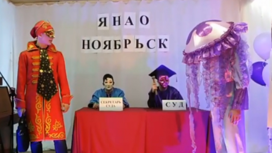 «Даже Карабас-Барабас так не поступал!». Ямальские дети посвятили чиновникам антикоррупционный спектакль
