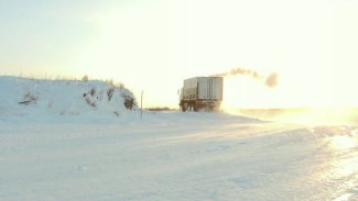 Закрытый зимник и путешествия селян: как жители Ямальского района обходятся без сезонной трассы 