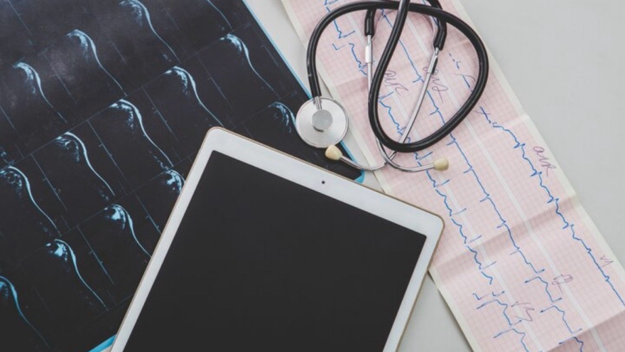 Ямальские медики передали более 20 единиц современной техники коллегам из Волновахи