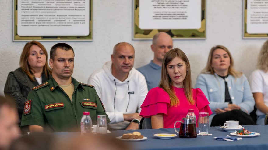 В Ноябрьске прошла встреча губернатора округа Дмитрия Артюхова с участниками спецоперации и их семьями