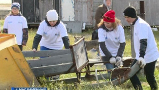 «Газпромнефть-Ямал» и неравнодушные жители очистили Мыс Каменный от мусора